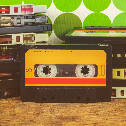 Beleggen in nostalgie: waarom jongeren massaal kiezen voor cassettebandjes en retro consoles